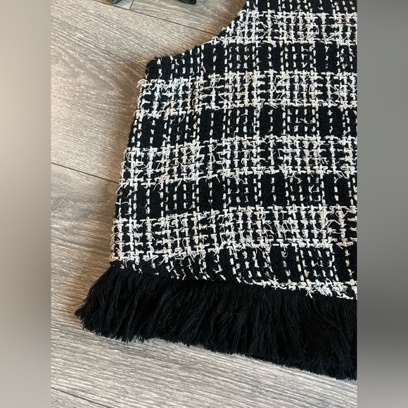 ZARA black and whiteTweed fringe hem sleeveless A-line Top. Size L - Picture 3 of 9